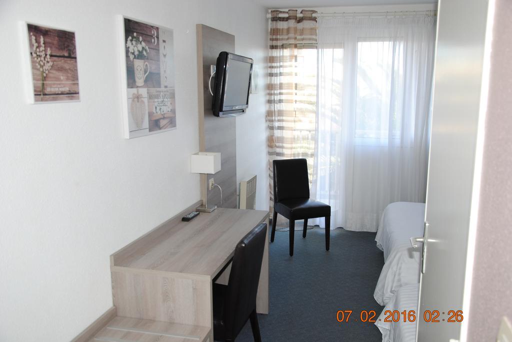 Hotel Albizzia Valras-Plage Bagian luar foto